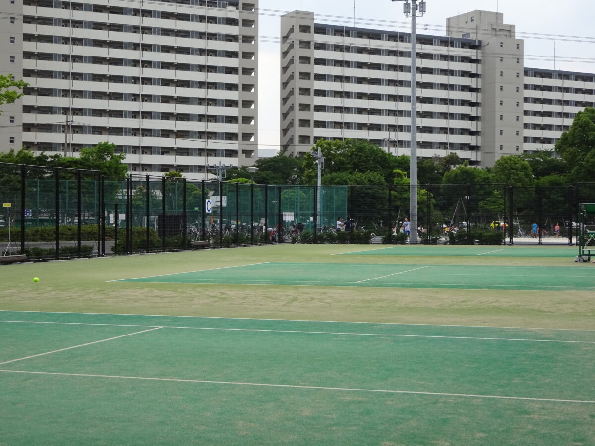 西葛西テニスコートでテニスをしてきました 駐車場は土日混雑 公園が隣にあって子連れでも楽しめますよ 葛飾つうしん 東京都葛飾区のローカルサイト